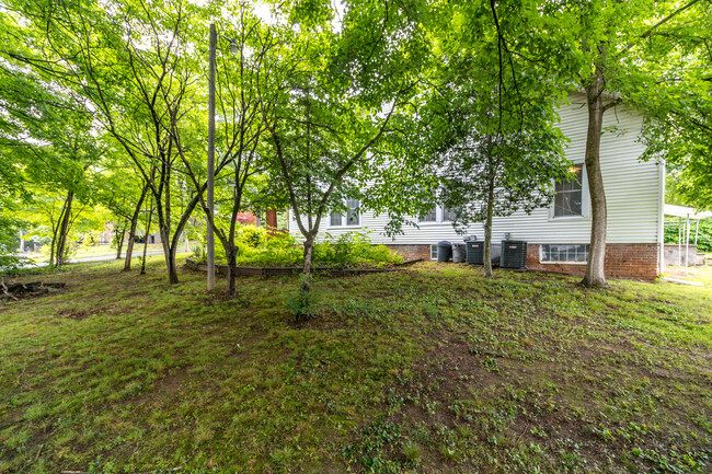 Building Photo - 3224 Garden Dr