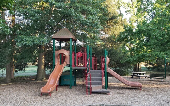 Building Photo - 6 Halstead Pl