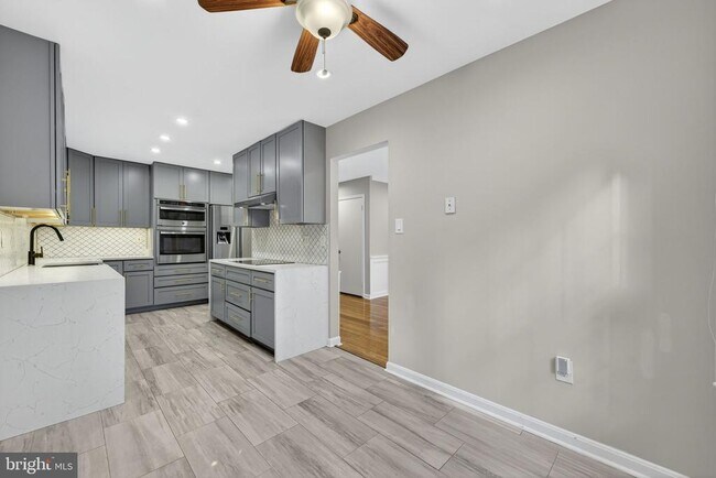 Building Photo - 8605 Western Oak Dr