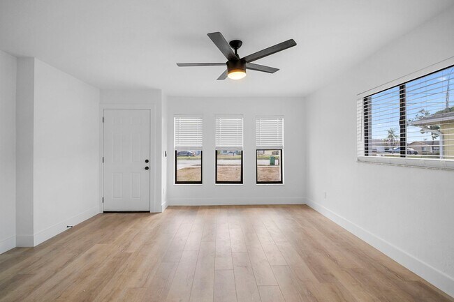 Building Photo - ****SPECIAL 2 WEEKS FREE****  Move-In Ready Cape Coral Home – Newly Remodeled Interior