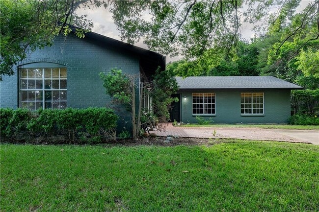 Building Photo - 6215 Walnut Hills Dr