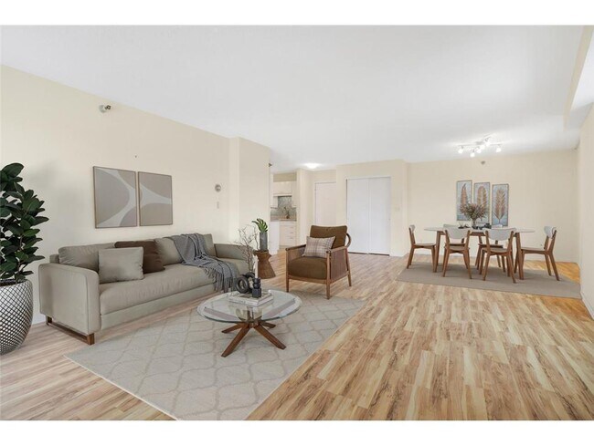 Building Photo - 66 9th St E