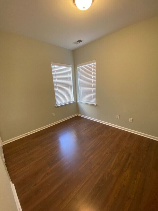 Building Photo - LEGEND OAKS DORCHESTER DISTRICT TWO SCHOOLS