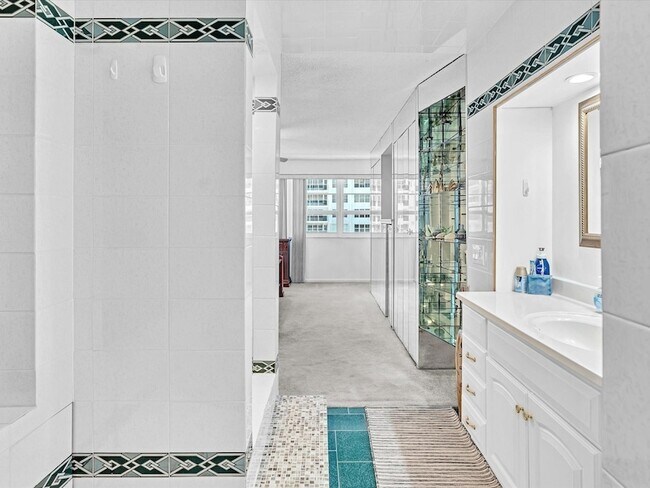 Building Photo - 3430 Galt Ocean Dr