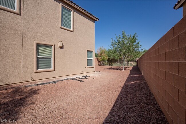Building Photo - 2516 Courlan Dr