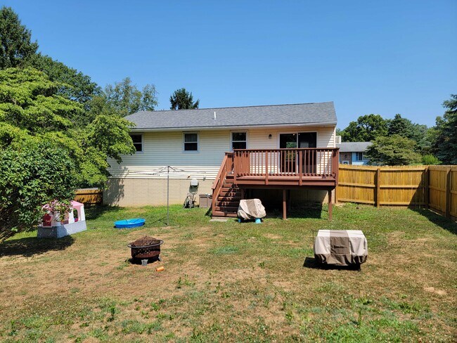 Building Photo - 350 Blue Bell Dr