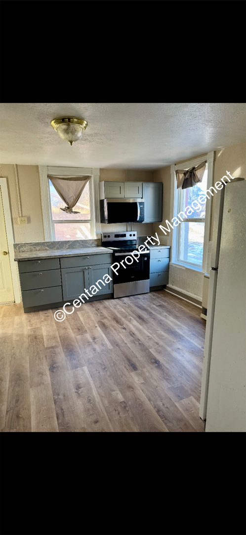 Building Photo - 614 W Park St