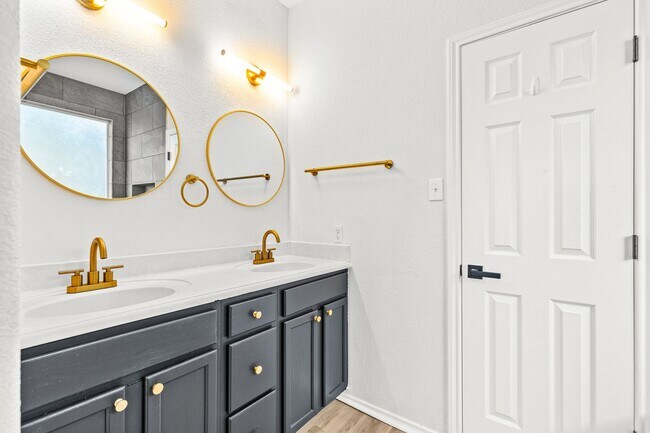 Building Photo - Fabulous 4 Bedroom Home in The Preserve at Indian Springs ~ Hot Tub ~ Great Amenities!