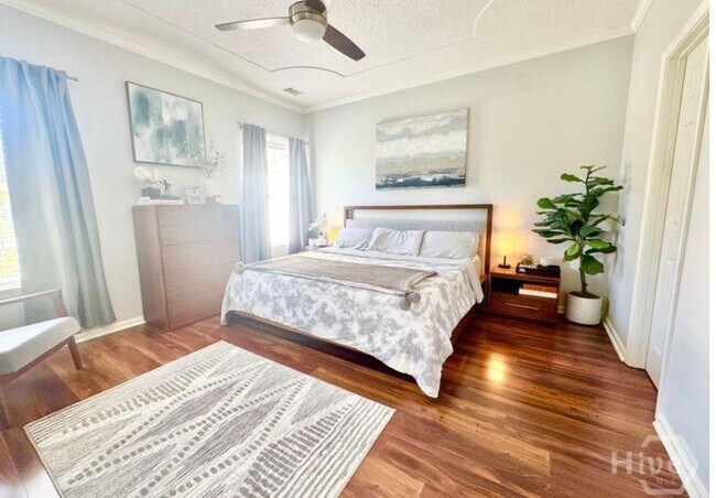 Building Photo - Beautifully designed end unit townhome Available 1/6/26