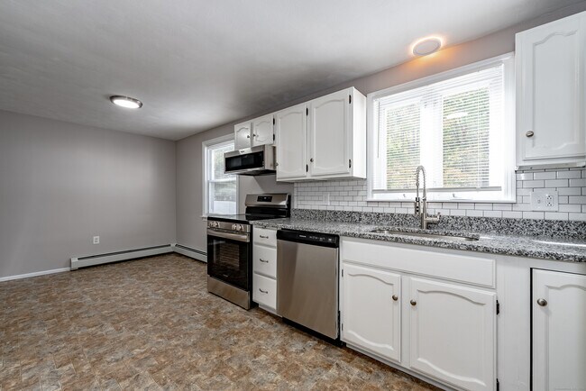 Building Photo - 14 Alaimo Dr