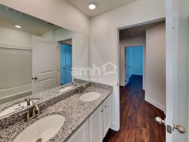Building Photo - 824 Headland Wy