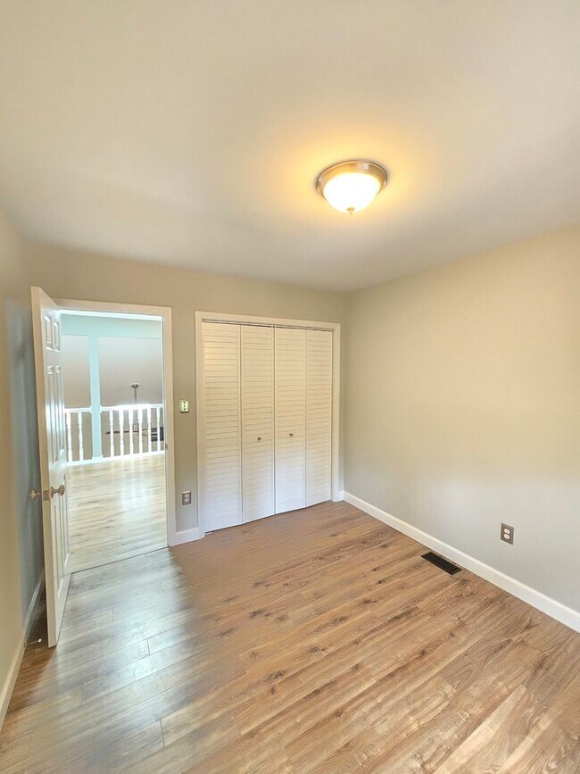 Building Photo - Located in desirable College Acres/Hillsdale area of Wilmington