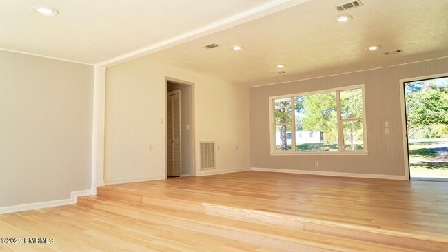 Building Photo - 3702 Rollins Dr