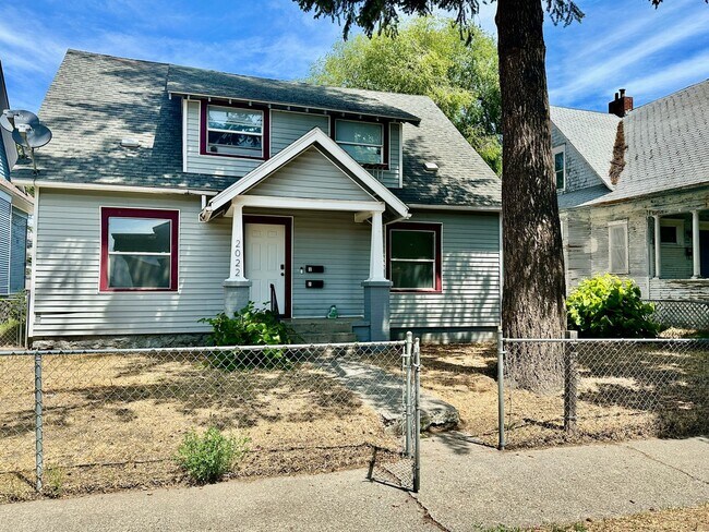 Building Photo - 2022 W Dean Ave