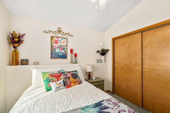 Building Photo - 2 bed 2 bath Condo in Newport