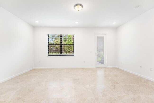 Building Photo - 4333 Efendi Dr