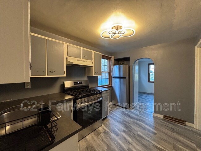 Building Photo - 236 Highland Ave