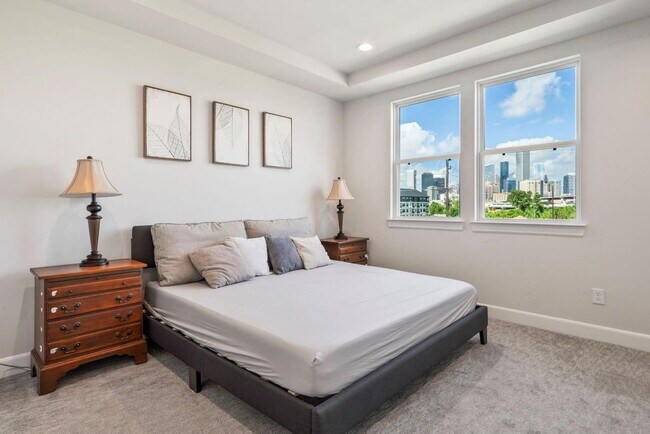 Building Photo - Great Opportunity! Modern three-story home located in the heart of EaDo, offering a well-designed...