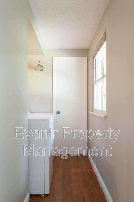 Building Photo - 4407 Nowak Ave