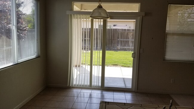 Building Photo - Beautiful Rental Home