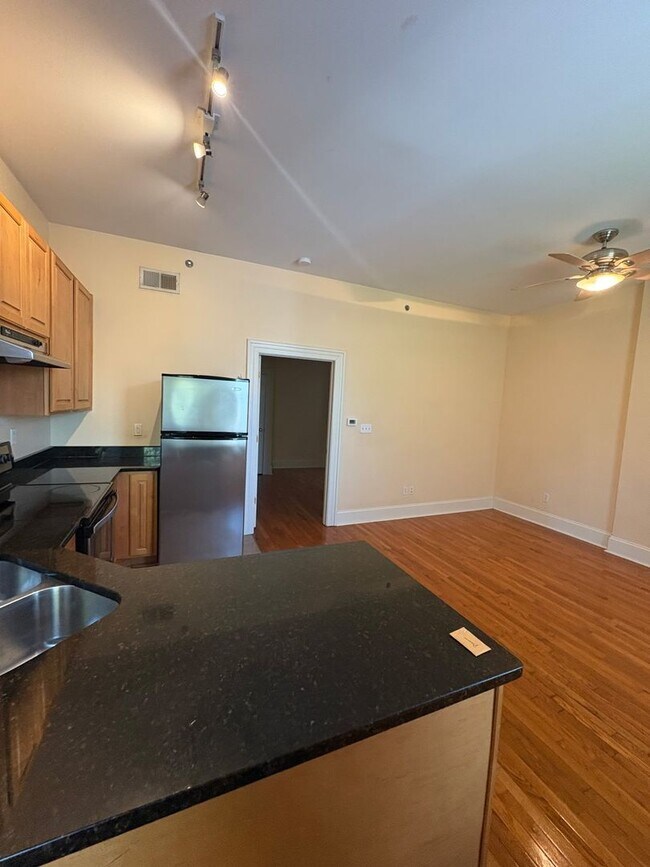 Building Photo - Available now! Cozy Updated 1 Bed 1 Bath in the Grove with W/D included!