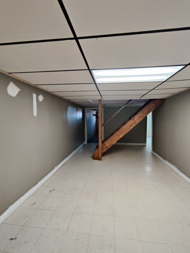 Building Photo - 220 E Pleasant St