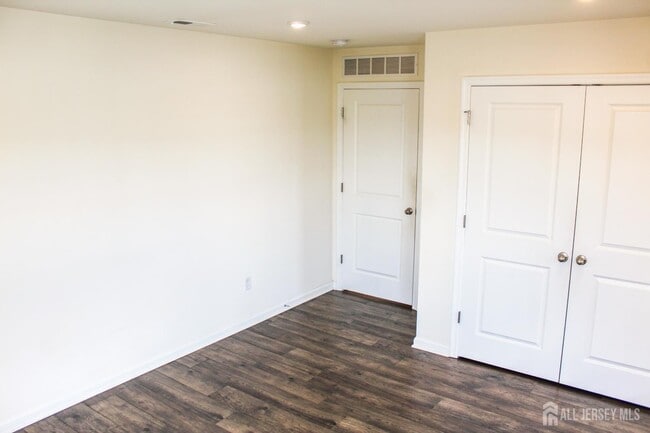 Building Photo - 601 Charleston Dr