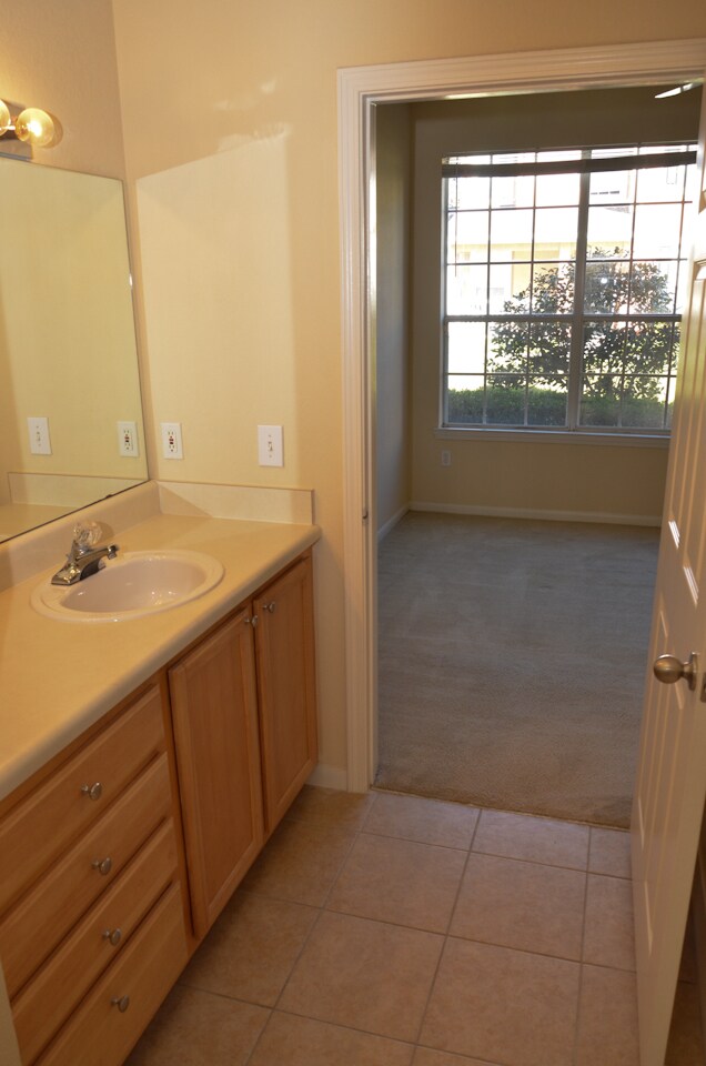 Building Photo - 9037 Lee Vista Blvd