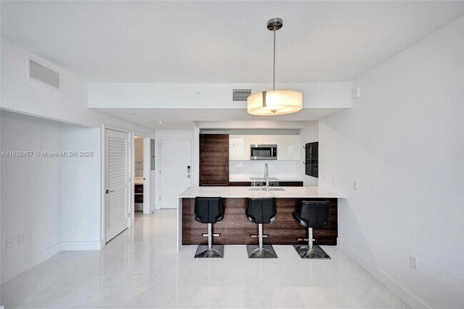 Building Photo - 301 Altara Ave