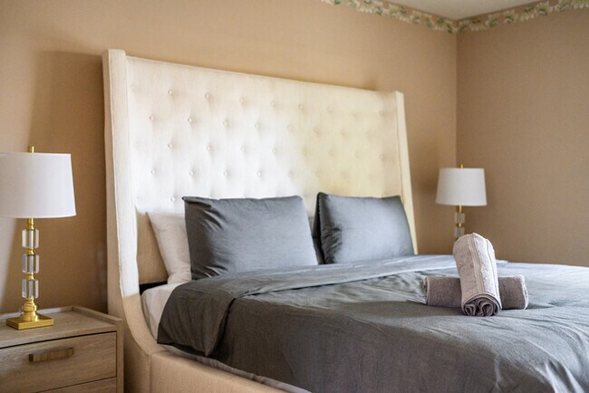 Building Photo - 1342 Skyline Dr