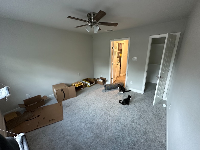 Building Photo - 10932 Dunaway Dr