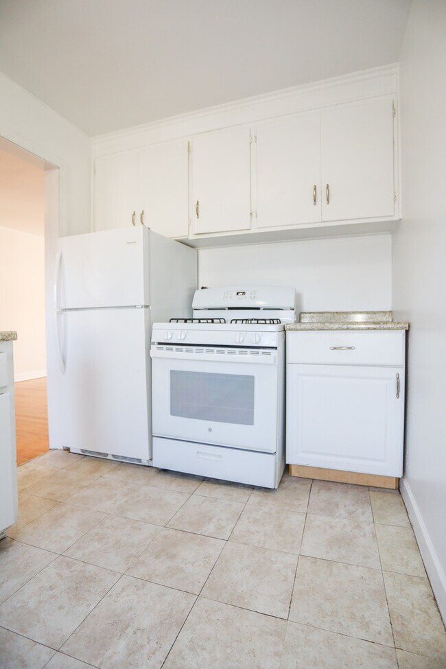 Building Photo - 1217 Harvard Terrace