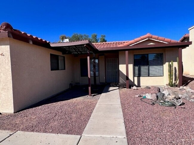 Building Photo - 3BR 2Ba Remodeled with Yard and Garage
