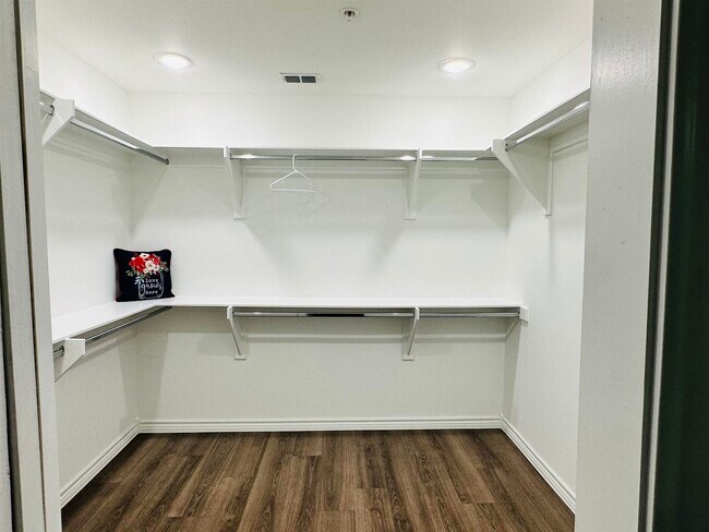 Building Photo - 9909 Bijan Dr