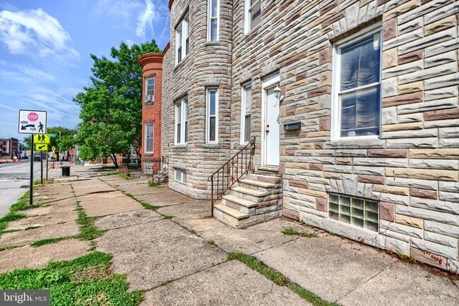 Building Photo - 2300 N Fulton Ave