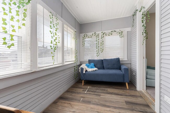 Building Photo - 477 E Gates St