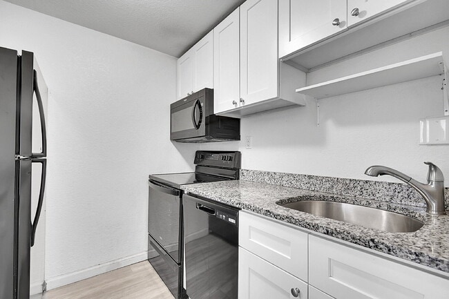 Building Photo - $1,475.00 - 2 Bedrooms, 1 Bathroom, Condo in Denver with Cozy Carpet!
