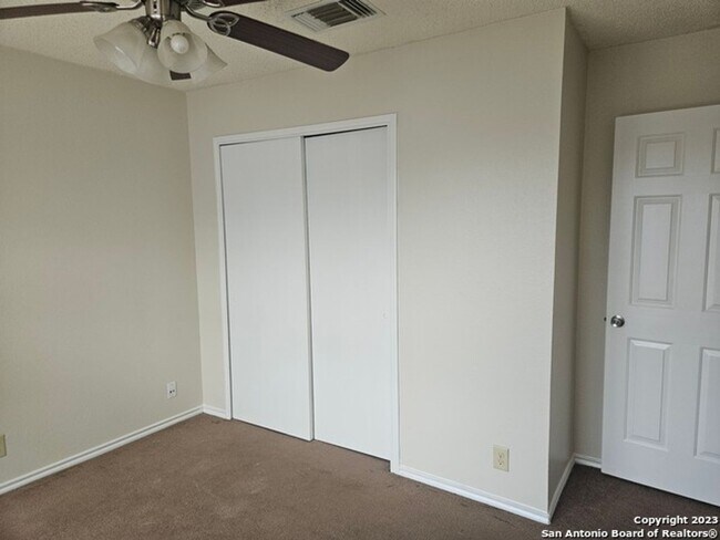 Building Photo - 3 Bedroom Near Medical Center & USAA!