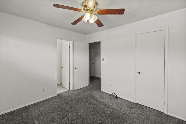 Building Photo - 2650 Willard Dr