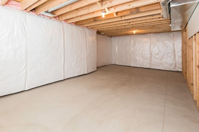 Building Photo - Beautiful, single-family home in Altoona! ...