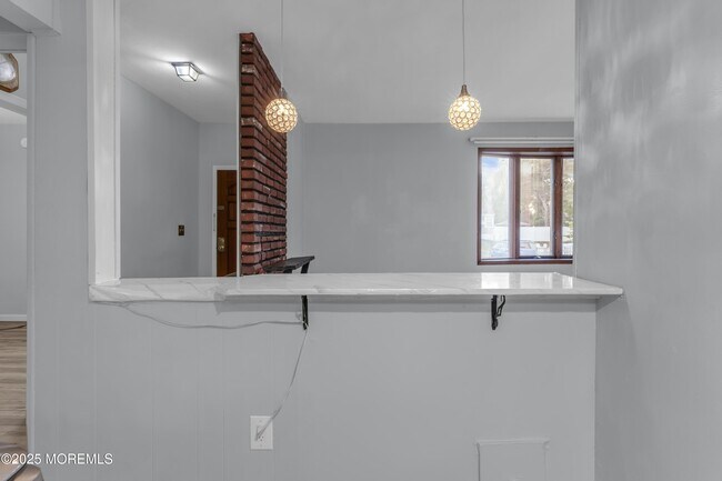 Building Photo - 177 Creek Rd