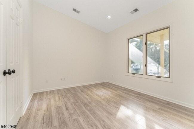 Building Photo - 48 Westchester Terrace