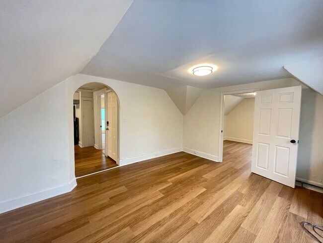 Building Photo - 33 Malvern St