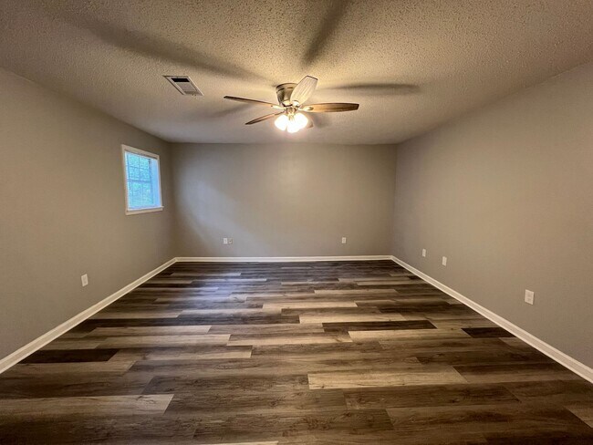 Building Photo - 3608 Willow Ln Dr