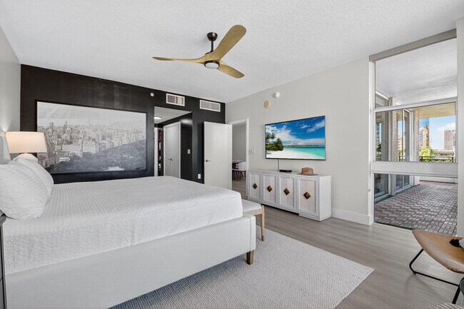 Building Photo - 550 Okeechobee Blvd