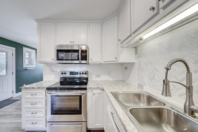 Building Photo - 3105 W 21st Ct