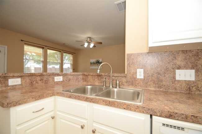 Building Photo - 5606 Claybeck Ln