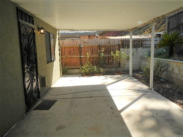 Building Photo - 166 Las Flores Dr