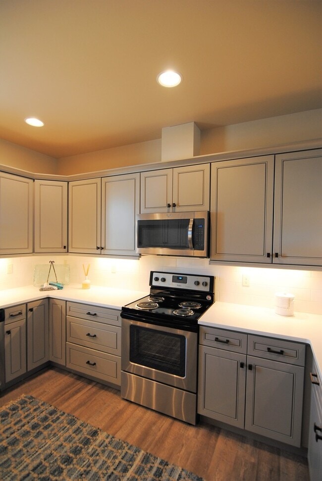 Building Photo - 1712/1714 Danny Boy Ln. Duplex