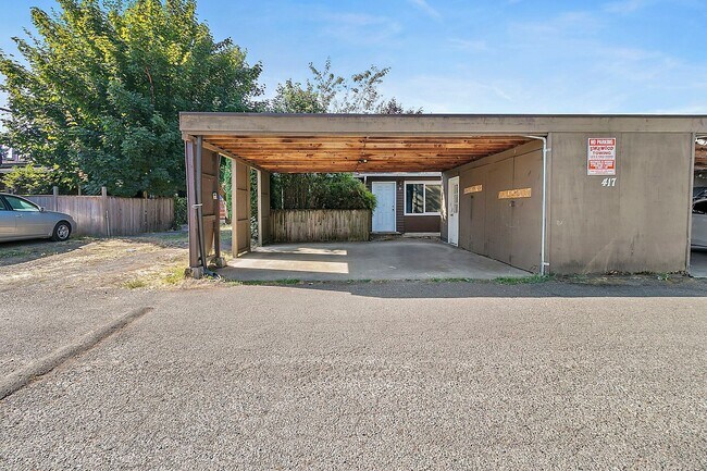 Building Photo - 417 22nd St SE